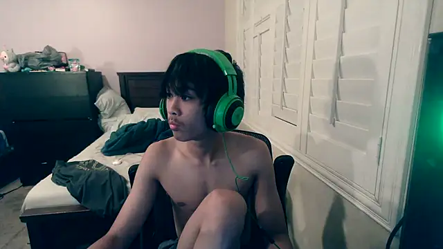 Snapshot of youngasianboy2007 chatting on 10-14-25, 01:50 youngasianboy2007 online show from 10-14-25, 01:50