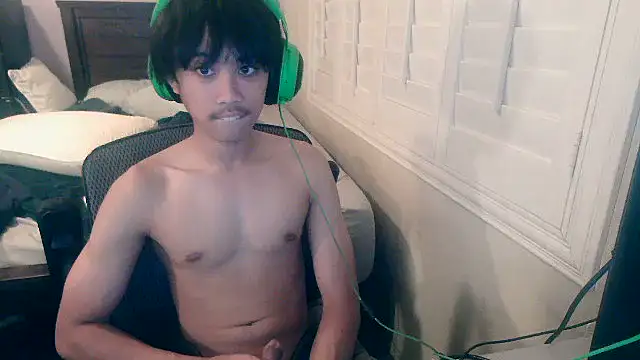 Snapshot of youngasianboy2007 chatting on 10-28-25, 02:37 youngasianboy2007 online show from 10-28-25, 02:37