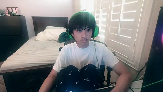 Snapshot of youngasianboy2007 chatting on 10-29-25, 04:20 youngasianboy2007 online show from 10-29-25, 04:20