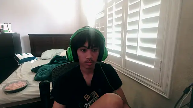 Snapshot of youngasianboy2007 chatting on 11-02-25, 08:44 youngasianboy2007 online show from 11-02-25, 08:44