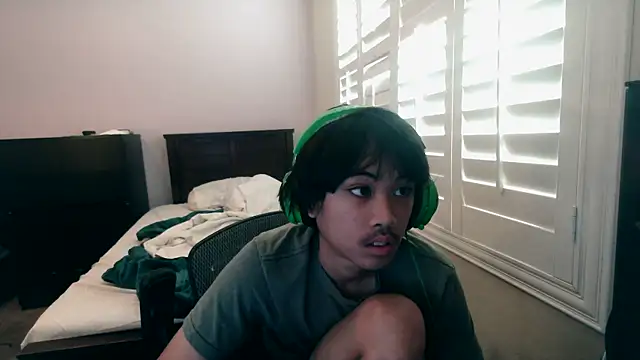 Snapshot of youngasianboy2007 chatting on 12-02-25, 10:27 youngasianboy2007 online show from 12-02-25, 10:27