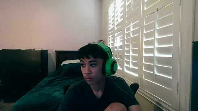 Snapshot of youngasianboy2007 chatting on 02-03-26, 11:10 youngasianboy2007 online show from 02-03-26, 11:10