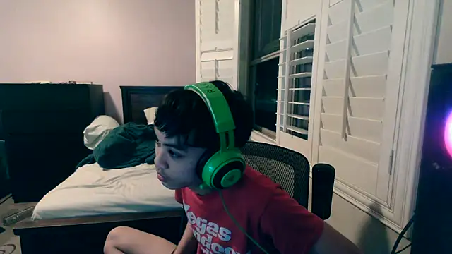 Snapshot of youngasianboy2007 chatting on 02-08-26, 08:29 youngasianboy2007 online show from 02-08-26, 08:29