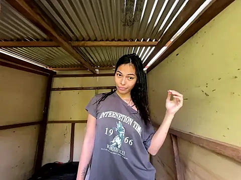 Snapshot of Diana_more chatting on 01-06-26, 01:20 Diana more online show from 01-06-26, 01:20