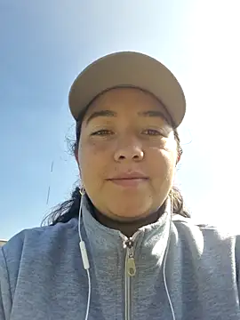 Snapshot of annyaparis chatting on 12-17-25, 02:12 annyaparis online show from 12-17-25, 02:12