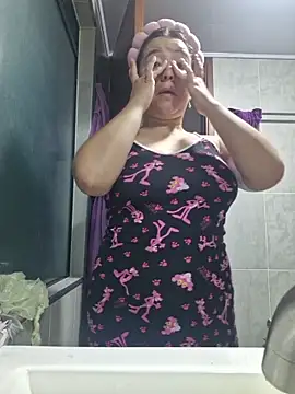 Snapshot of annyaparis chatting on 01-08-26, 12:46 annyaparis online show from 01-08-26, 12:46