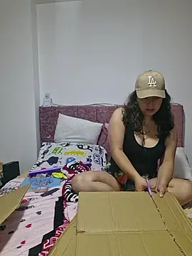 Snapshot of annyaparis chatting on 01-15-26, 12:48 annyaparis online show from 01-15-26, 12:48