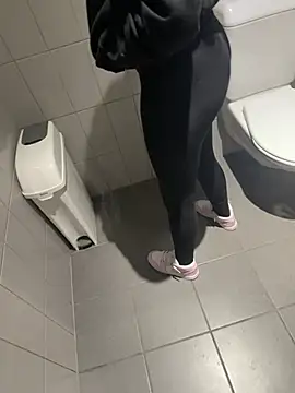 Snapshot of latingangsex chatting on 01-14-26, 07:25 latingangsex online show from 01-14-26, 07:25