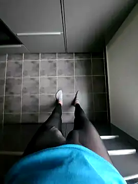 rezzzze online show from 10-28-25, 02:31