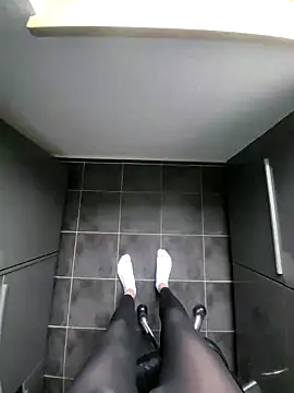 rezzzze online show from 10-31-25, 02:29