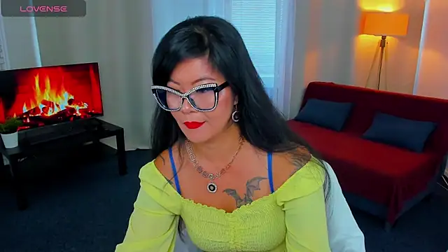 Snapshot of BeckySunday chatting on 10-01-25, 12:44 BeckySunday online show from 10-01-25, 12:44