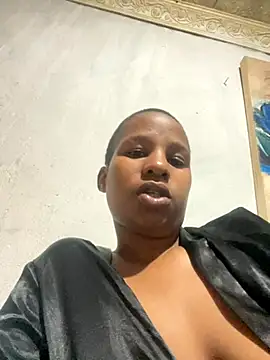 Snapshot of MissBubbles04 chatting on 10-31-25, 07:48 MissBubbles04 online show from 10-31-25, 07:48