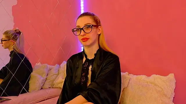 Snapshot of Sia_a chatting on 02-09-26, 05:11 Sia a online show from 02-09-26, 05:11