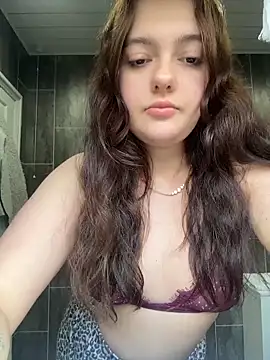 Snapshot of Victoria6989 chatting on 02-15-26, 03:31 Victoria6989 online show from 02-15-26, 03:31