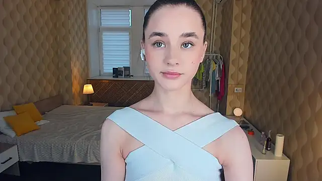 JinnyMcie online show from 10-31-25, 12:06