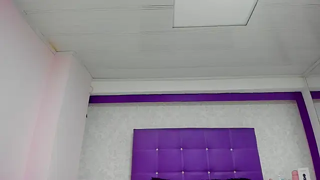 LeaMoreau22 online show from 10-24-25, 11:39