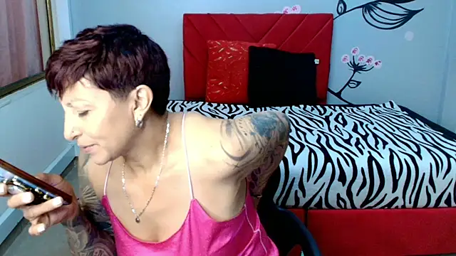 Snapshot of Charlotte__Gray chatting on 10-15-25, 03:28 Charlotte Gray online show from 10-15-25, 03:28