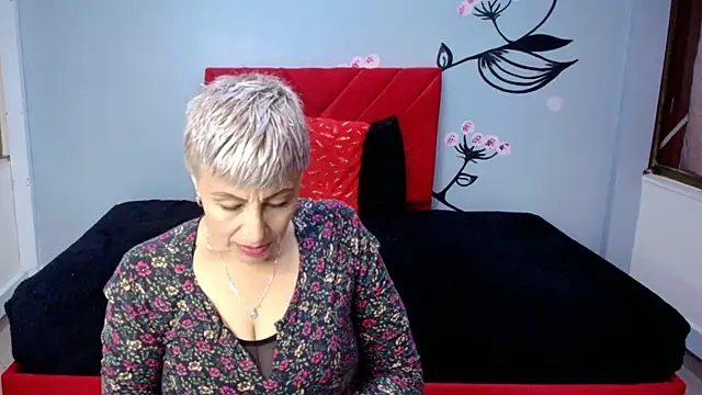Snapshot of Charlotte__Gray chatting on 10-21-25, 12:17 Charlotte Gray online show from 10-21-25, 12:17