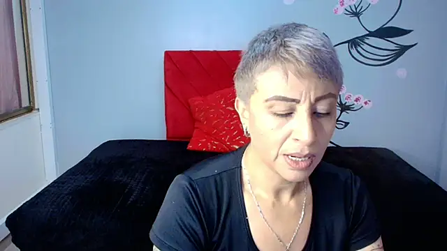 Snapshot of Charlotte__Gray chatting on 10-26-25, 12:22 Charlotte Gray online show from 10-26-25, 12:22