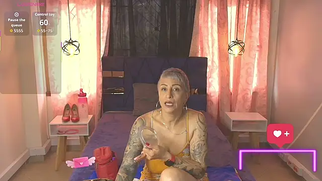 Snapshot of Charlotte__Gray chatting on 11-24-25, 12:38 Charlotte Gray online show from 11-24-25, 12:38