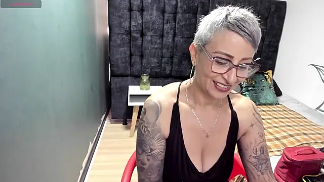 Snapshot of Charlotte__Gray chatting on 12-13-25, 08:04 Charlotte Gray online show from 12-13-25, 08:04