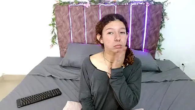 Snapshot of ElaRose723 chatting on 10-10-25, 02:05 ElaRose723 online show from 10-10-25, 02:05