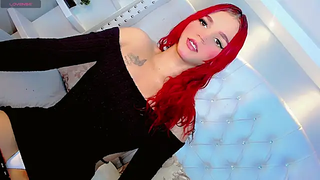 Snapshot of Saraa_Jone chatting on 11-22-25, 12:04 Saraa Jone online show from 11-22-25, 12:04