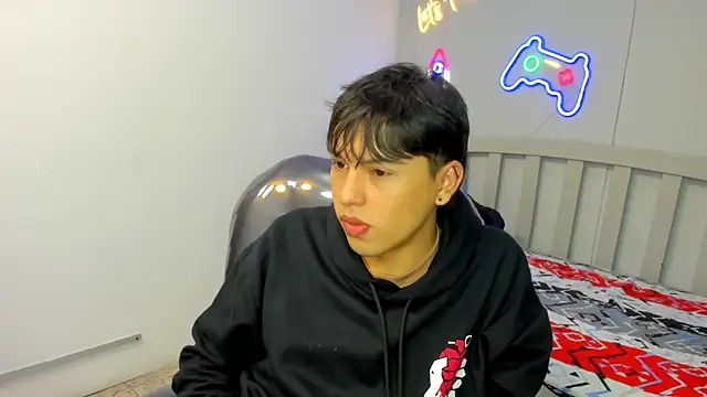 StiwenTwink online show from 10-24-25, 01:18