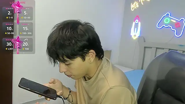 Snapshot of StiwenTwink chatting on 12-19-25, 11:45 StiwenTwink online show from 12-19-25, 11:45