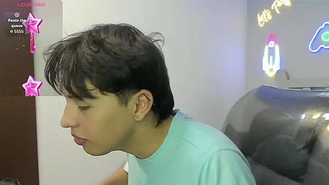Snapshot of StiwenTwink chatting on 01-09-26, 08:32 StiwenTwink online show from 01-09-26, 08:32