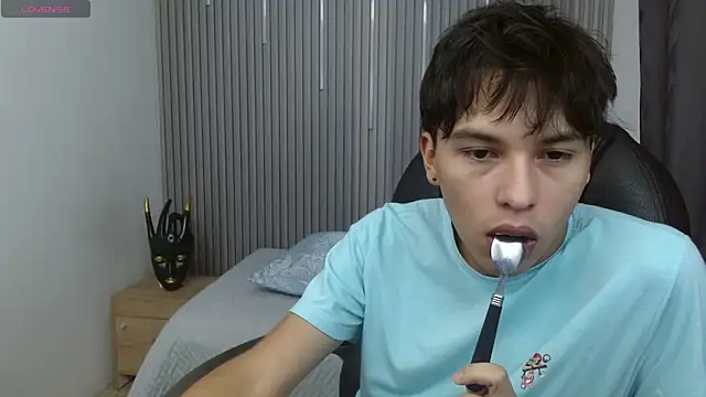 Snapshot of StiwenTwink chatting on 03-17-26, 12:08 StiwenTwink online show from 03-17-26, 12:08