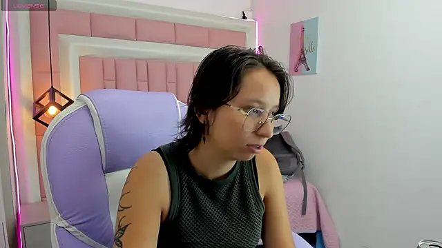 Snapshot of Klaret_Toy chatting on 06-06-26, 06:34 Klaret Toy online show from 06-06-26, 06:34
