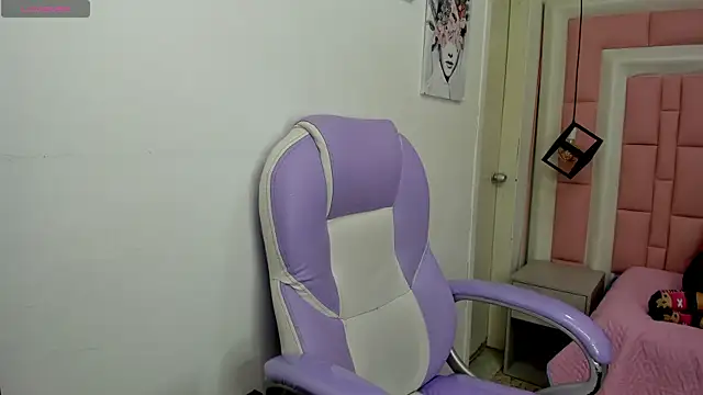 Snapshot of Klaret_Toy chatting on 06-26-26, 02:54 Klaret Toy online show from 06-26-26, 02:54