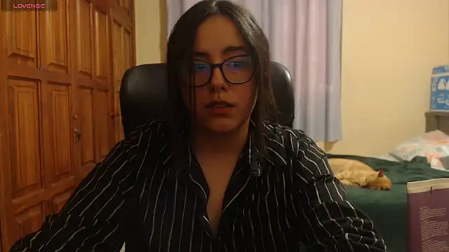 Venus cat  online show from 12-16-25, 10:37