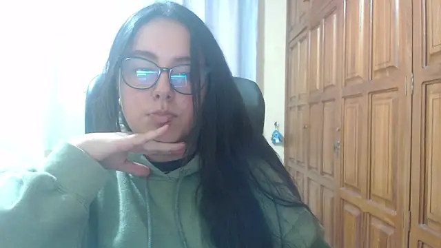 Snapshot of Venus_cat_ chatting on 01-13-26, 10:59 Venus cat online show from 01-13-26, 10:59