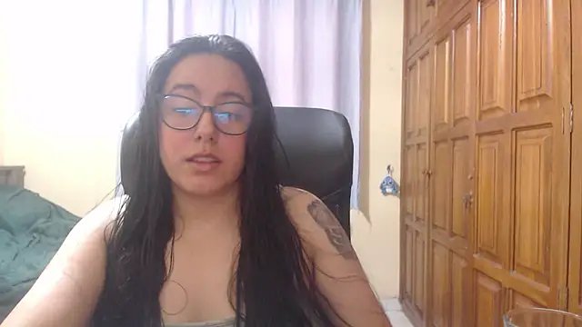 Snapshot of Venus_cat_ chatting on 02-01-26, 10:41 Venus cat online show from 02-01-26, 10:41