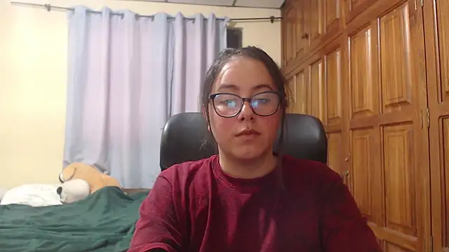 Snapshot of Venus_cat_ chatting on 02-13-26, 12:28 Venus cat online show from 02-13-26, 12:28