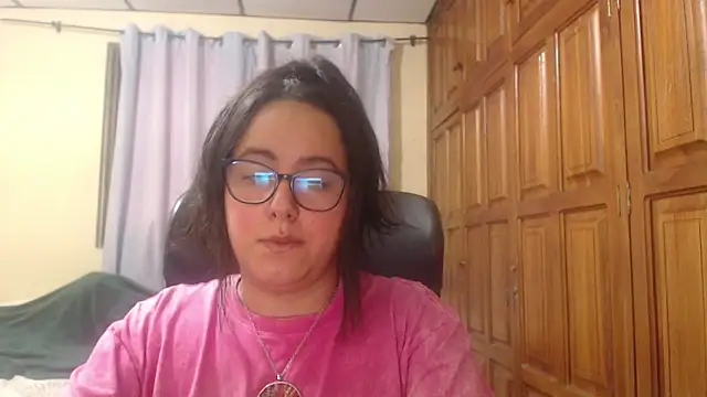 Snapshot of Venus_cat_ chatting on 02-14-26, 02:19 Venus cat online show from 02-14-26, 02:19