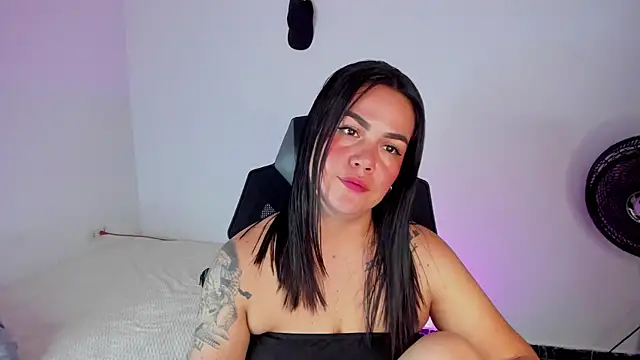 sweet charm  online show from 12-14-25, 02:00