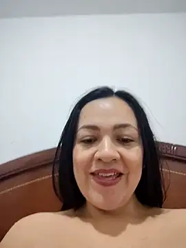 Snapshot of LindaSalo33 chatting on 10-05-25, 05:39 LindaSalo33 online show from 10-05-25, 05:39