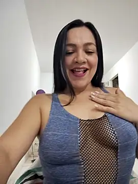 Snapshot of LindaSalo33 chatting on 10-08-25, 02:31 LindaSalo33 online show from 10-08-25, 02:31