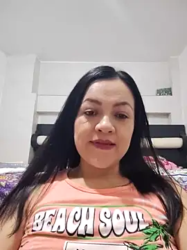 Snapshot of LindaSalo33 chatting on 10-14-25, 03:29 LindaSalo33 online show from 10-14-25, 03:29