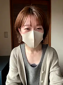 Snapshot of momo_yuipu chatting on 10-15-25, 01:06 momo yuipu online show from 10-15-25, 01:06