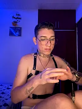 hotxxx 2012 online show from 10-03-25, 07:55