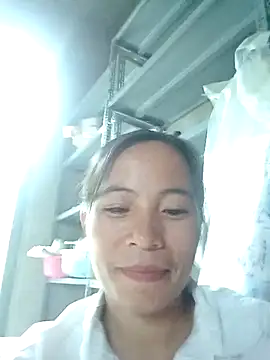 Snapshot of -Lauren- chatting on 10-08-25, 03:04 -Lauren- online show from 10-08-25, 03:04