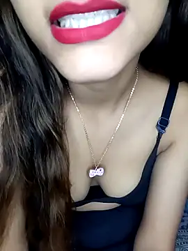 Snapshot of Kitty_18teen chatting on 11-19-25, 05:24 Kitty 18teen online show from 11-19-25, 05:24