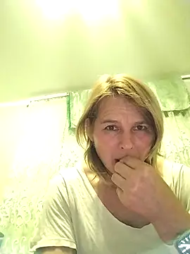 Snapshot of Masha412111 chatting on 11-14-25, 09:02 Masha412111 online show from 11-14-25, 09:02