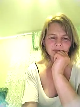 Snapshot of Masha412111 chatting on 11-16-25, 09:53 Masha412111 online show from 11-16-25, 09:53