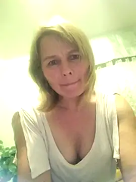 Snapshot of Masha412111 chatting on 11-18-25, 08:24 Masha412111 online show from 11-18-25, 08:24