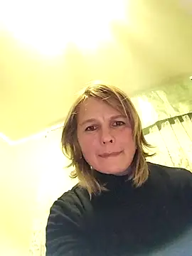 Snapshot of Masha412111 chatting on 11-22-25, 04:28 Masha412111 online show from 11-22-25, 04:28